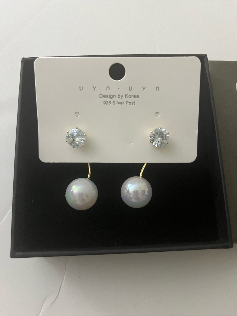 UYNYUN Iridescent Pearl and Cubic Zirconia Drop Earrings - White